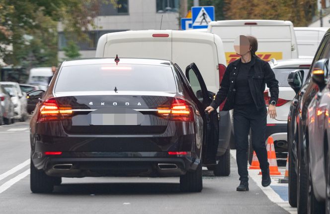 Dawno niewidziana Kinga Duda zadaje szyku w karmelowym płaszczu