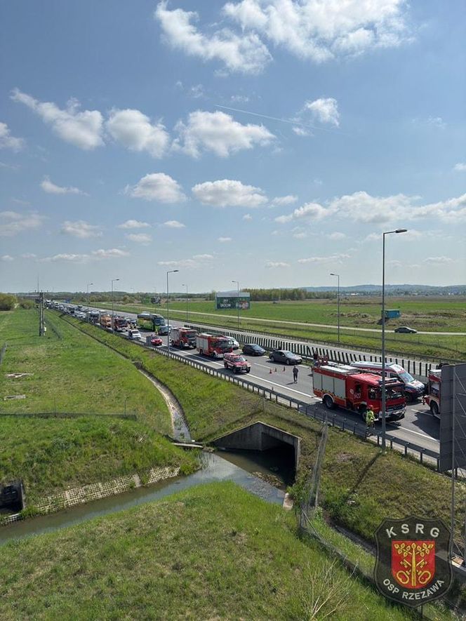 Krzeczów. Wypadek śmiertelny na autostradzie A4. Zablokowany pas w kierunku Krakowa