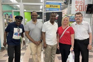 Robili zakupy na koszt milionera z Chicago