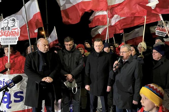 Manifestacja pod więzieniem, w którym przebywa Maciej Wąsik