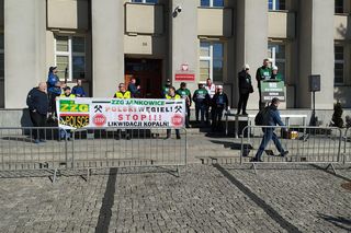 Górnicy protestowali pod ministerstwem przemysłu w Katowicach przeciwko likwidacji KWK Bielszowice