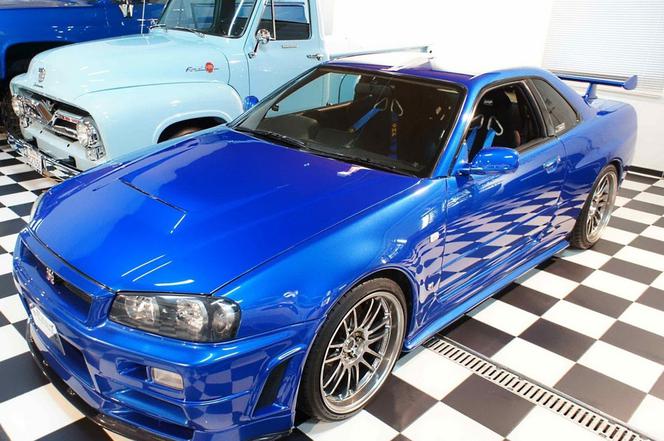 Nissan Skyline GT-R / auto Paula Walkera z serii "Szybcy i wściekli"