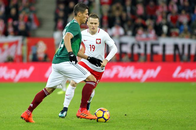 Hector Moreno w meczu z Polską. Naprzeciw Piotr Zieliński