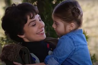 Przysięga. Pamiętacie Leylę? Aktorka Munise Özlem, która grała jej rolę przeszła gigantyczną metamorfozę! - ZDJĘCIA