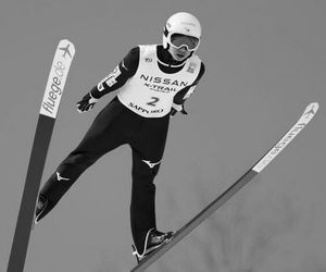 Tragiczna śmierć 19-letniego skoczka. Był medalistą mistrzostw świata juniorów. Wypadł z budynku