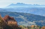 Małopolskie pasmo górskie zachwyca jesiennym pięknem. Ukryta perełka z widokiem na tatry 