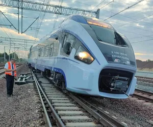 Pociąg pełen ludzi wykoleił się na stacji. Dramat pasażerów na trasie Białystok-Warszawa