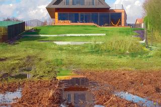 Willa czy chata? Jedno i drugie – nowoczesny dom z duszą zaszczepioną z tradycji