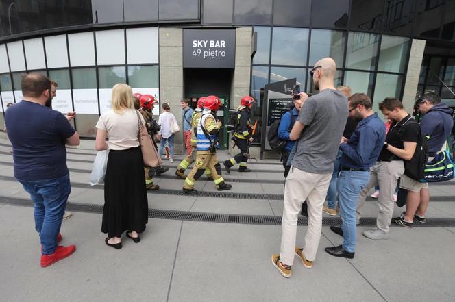 Dym na 52. piętrze Sky Tower we Wrocławiu. Ewakuowano tysiąc osób