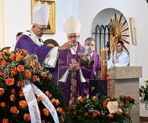   Pogrzeb Anatola Czaplickiego. Arcybiskup Galbas: pamięć o tym koszmarze długo nie przeminie