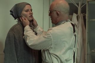 Gra z Cieniem, odc. 2. Helena (Natalia Rybicka), Zieliński (Przemysław Bluszcz)