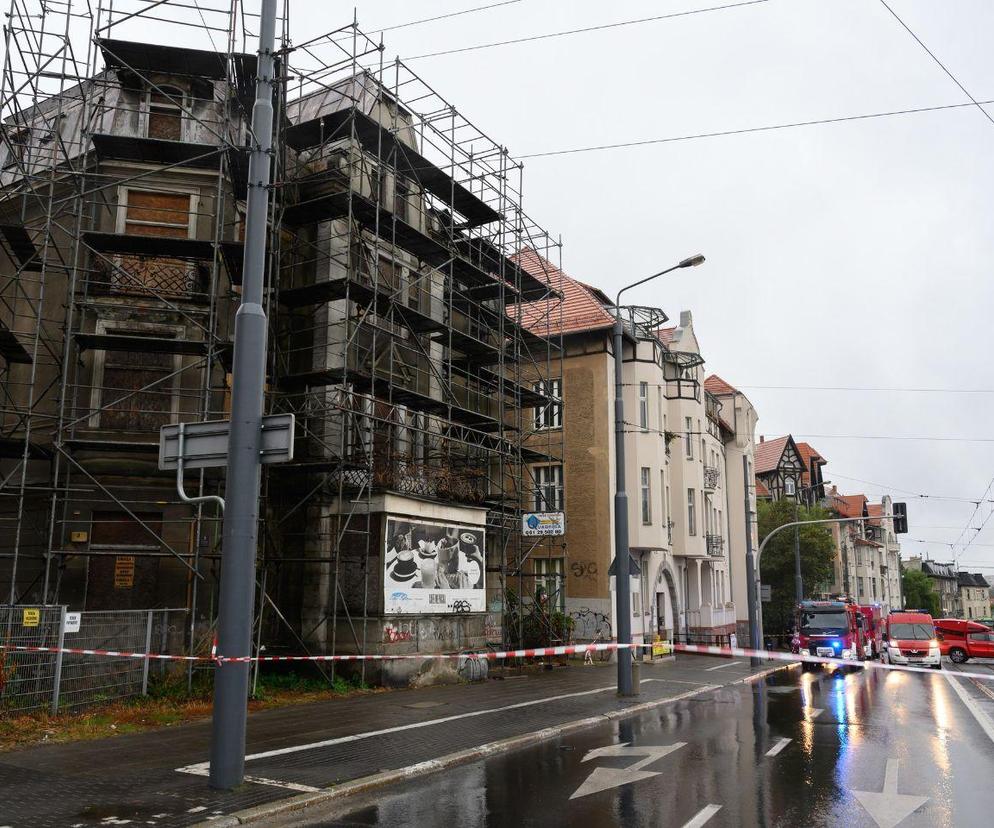 Kamienica w Poznaniu może się zawalić w każdej chwili. Trzeba było ewakuować ludzi [ZDJĘCIA]