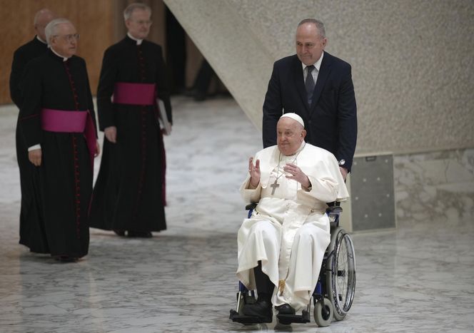 To ostatnie dni papieża Franciszka? Watykan szykuje się do pochówku. "Żadnych urlopów"