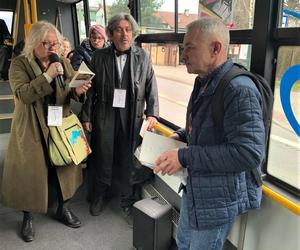 Poetycki autobus znowu wyjechał na ulice Nowego Sącza.  Pasażerowie byli zachwyceni!