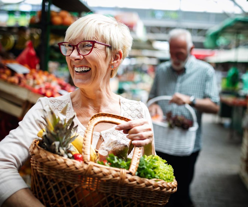 Co powinni jeść seniorzy? 3 rodzaje diet, które chronią przed chorobami