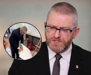 Grzegorz Braun zniszczył wystawę w Sejmie. Do sieci trafiło nagranie