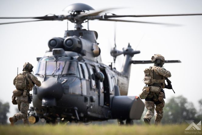 Węgierskie H225M w komplecie