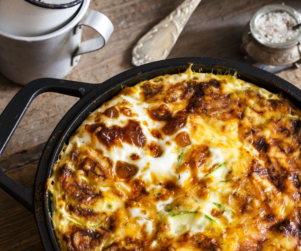 Zapiekanka makaronowa z cukinią: przepis na pożywny obiad