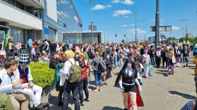 Pyrkon 2025. Tłumy uczestników przed MTP  