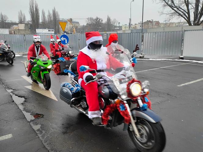 Mikołaje na motocyklach w Manufakturze. Finał corocznej akcji charytatywnej [ZDJĘCIA]