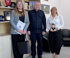 Pracownica banku niczym rasowy detektyw! Pomogła złapać oszusta