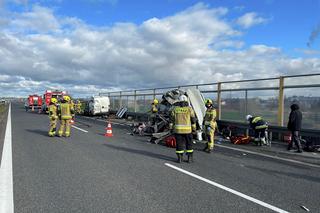 Makabryczny wypadek na S3 pod Gorzowem! Rozerwane na strzępy busy i ciężarówka. Dwie osoby zabrało pogotowie [ZDJĘCIA].