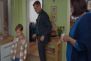 M jak miłość, odc. 1682. Misiek (Olek Bożyk), Piotrek (Marcin Mroczek), Krysia Filarska (Hanna Mikuć)