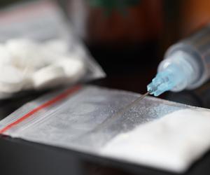 Miała leczyć astmę i otyłość, stała się nielegalna. Amfetamina - jak działa i jak rozpoznać skutki jej zażycia?