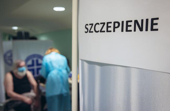 Zaszczepieni o wiele mniej zarażają