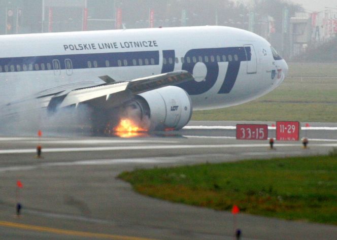 Kapitan Wrona dokonał heroicznego lądowania bez podwozia