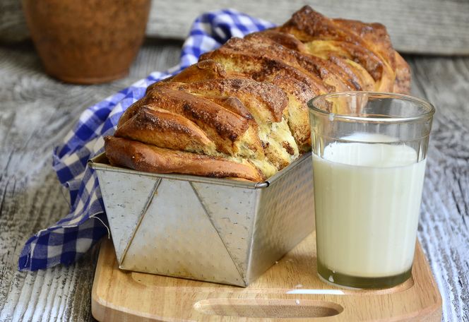 Szybkie ciasto drożdżowe z masą z orzechów włoskich