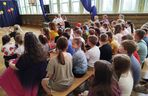 Uczniowie z klas I-III zaprezentowali w SP nr 10 w Siedlcach piosenki z różnych bajek