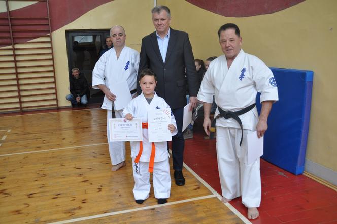 Akademia Karate w Skarżysku. Certyfikaty na wyższe stopnie dla wychowanków klubu