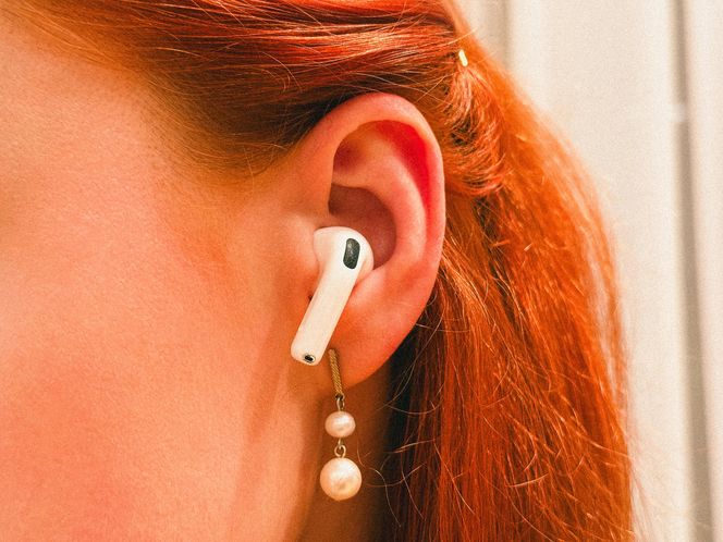 100% muzyki bez zakłóceń i szumów z otoczenia. Za co pokochałam nowe AirPods 4 z aktywną redukcją hałasu? [RECENZJA]