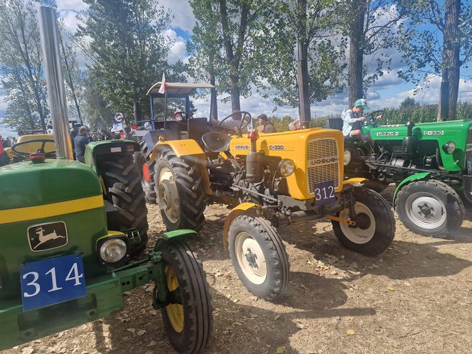 XXIII Międzynarodowy Festiwal Starych Ciągników i Maszyn Rolniczych im. Jerzego Samelczaka. Zdjęcia z parady i terenu festiwalu