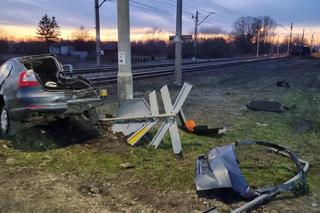 O krok od tragedii w pow. świdnickim! 87-latek wjechał tuż pod nadjeżdżający pociąg