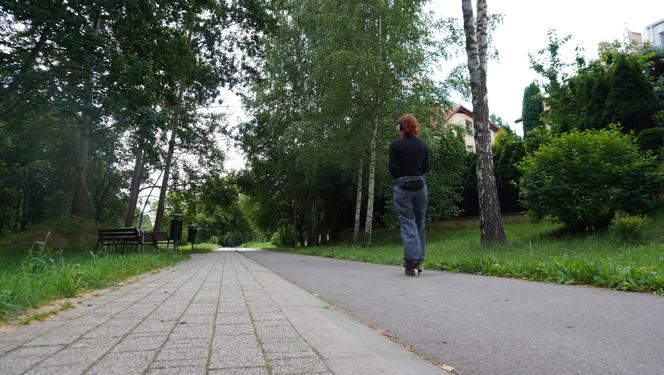 Wakacyjny spacer pod kładką nad wąwozem na Czubach. To jedno z najbardziej zielonych miejsc w Lublinie!