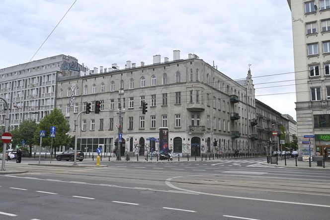 „To co robi miasto, to skandal”. Warszawa sprzedaje zabytkową kamienicę w centrum za grube miliony