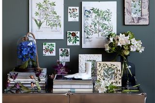 Ramki na ścianę: 40 inspiracji, jak udekorować ściany ramkami na zdjęcia