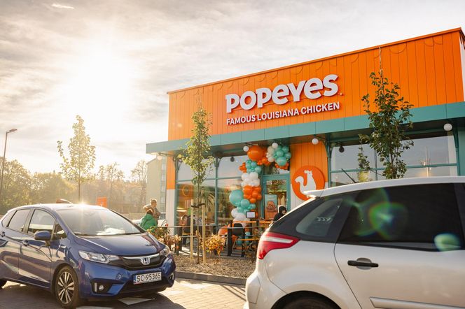 Czekali na to nawet 10 godzin! Szaleństwo na otwarciu Popeyes w Częstochowie