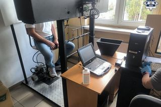 Kompletnie pijany motocyklista w Siewierzu. Wynik badania zwalił z nóg, tak jak jego alkohol zwalał z drogi