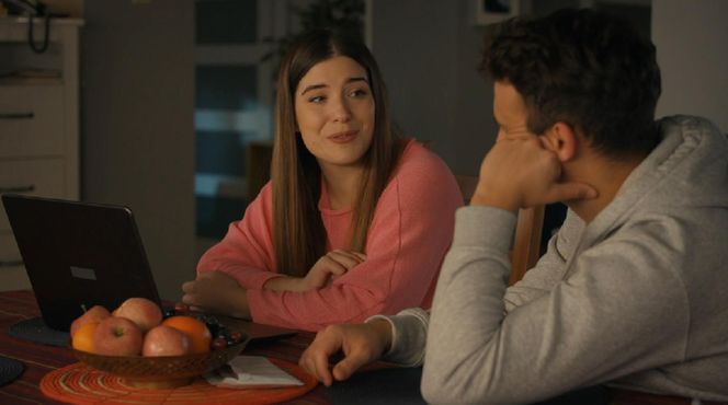 Barwy szczęścia, odcinek 3171. Agata (Natalia Zambrzycka), Ignacy (Olaf Staszkiewicz)