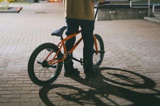 12-latek zabrał rower spod galerii w Iławie, teraz czekają go problemy