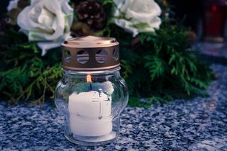 Zaskoczenie przed Wszystkimi Świętymi! Ceny zniczy bez zmian, ale rynek się zmienia