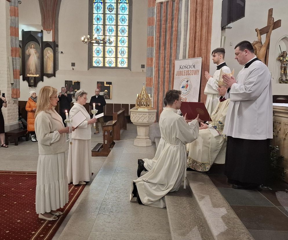 Uroczysta konsekracja dziewic w katedrze w Koszalinie. 