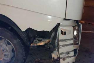 Pijany kierowca ciężarówki uszkodził samochody i zniszczył barierki