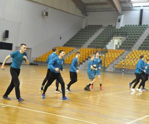 Trening piłkarzy ręcznych Industrii Kielce przed meczem w Piotrkowie Trybunalskim