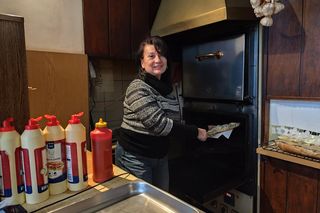 Pani Marta od 41 lat sprzedaje zapiekanki w Krakowie