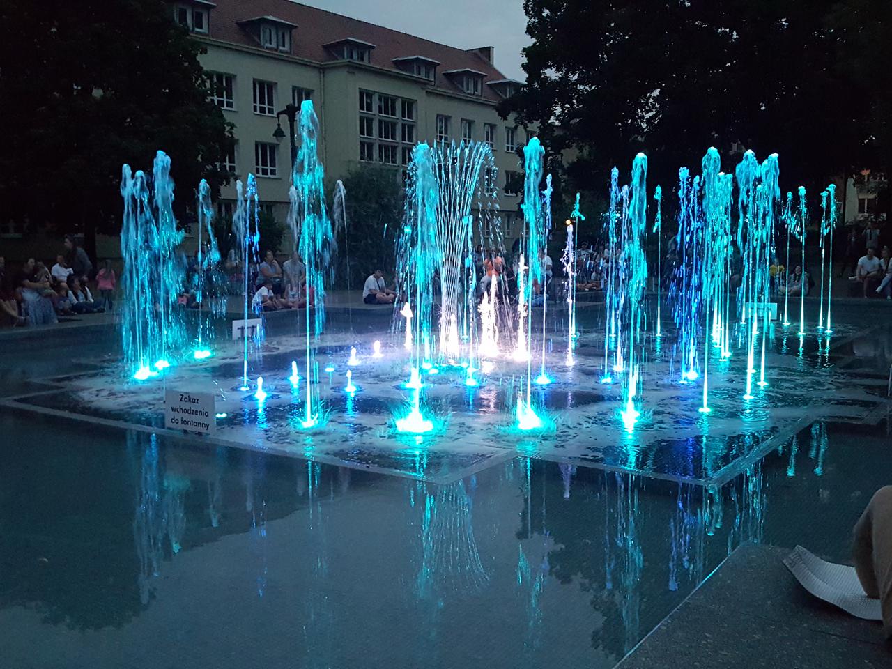 W Bydgoszczy znów gra multimedialna fontanna [ZDJĘCIA, WIDEO]