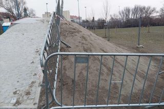 Skatepark i pumptrack na nabrzeżu w Starym Fordonie doczekały się remontu. Ludzie nie czekają na zakończenie prac 